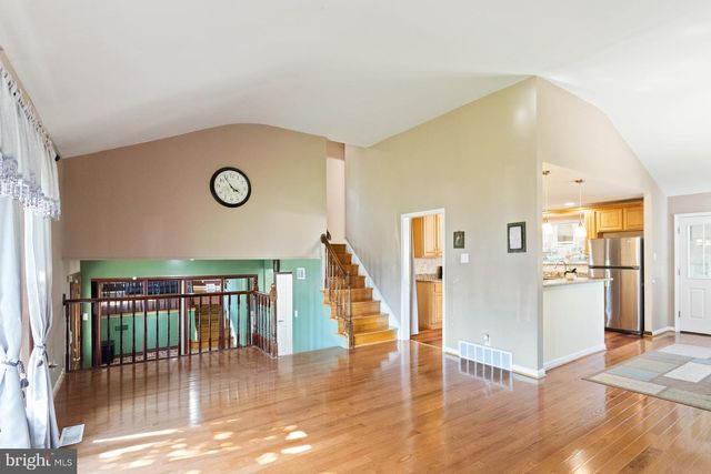 613 OAKFIELD LN, Philadelphia, PA 19115