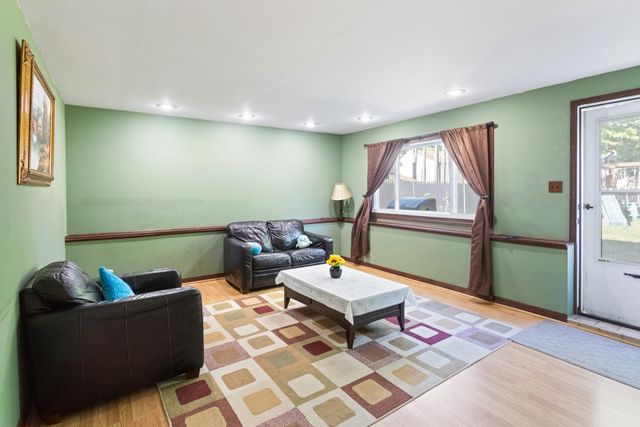 613 OAKFIELD LN, Philadelphia, PA 19115
