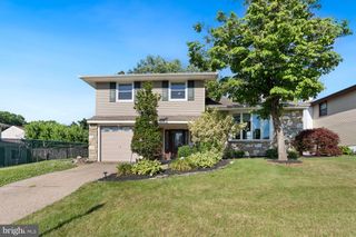 613 OAKFIELD LN, Philadelphia, PA 19115