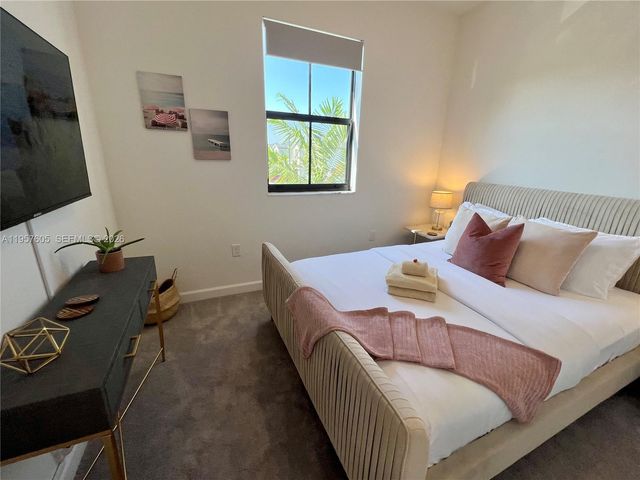 20433 NW 4th Ct, Miami Gardens, FL 33169