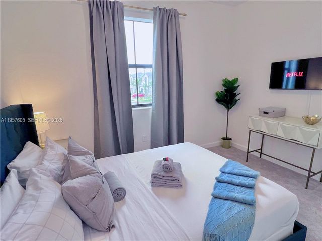 20433 NW 4th Ct, Miami Gardens, FL 33169