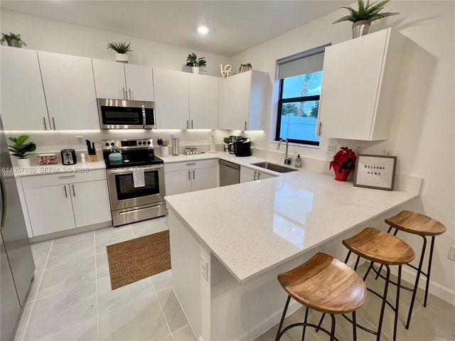 20433 NW 4th Ct, Miami Gardens, FL 33169