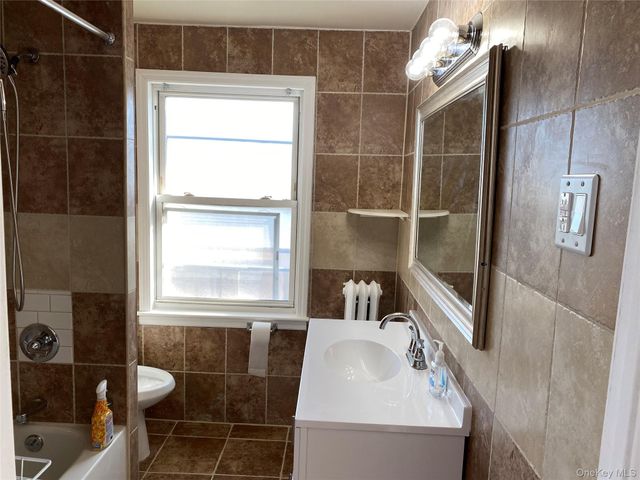 3 Taylor Court, Staten Island, NY 10310