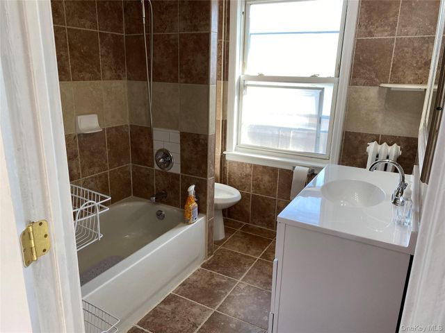 3 Taylor Court, Staten Island, NY 10310