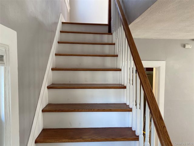 3 Taylor Court, Staten Island, NY 10310