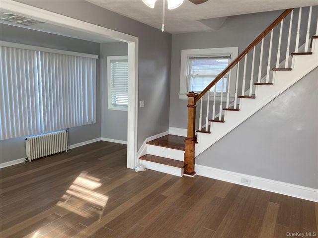 3 Taylor Court, Staten Island, NY 10310