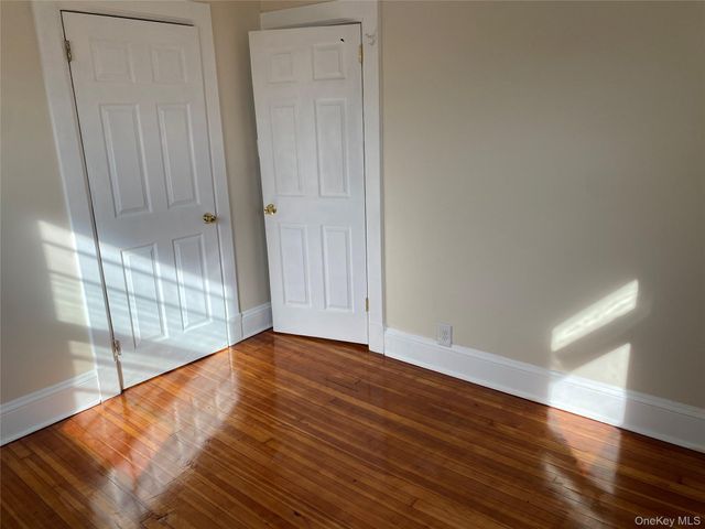 3 Taylor Court, Staten Island, NY 10310