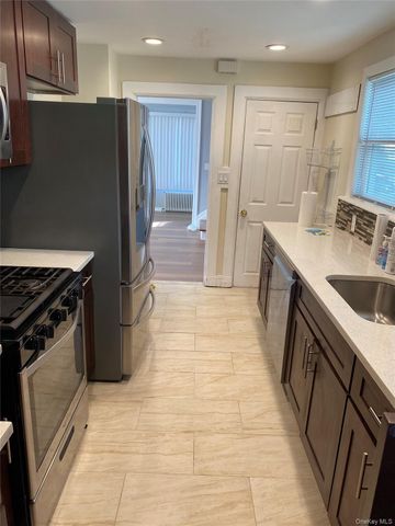 3 Taylor Court, Staten Island, NY 10310