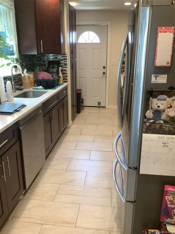 3 Taylor Court, Staten Island, NY 10310