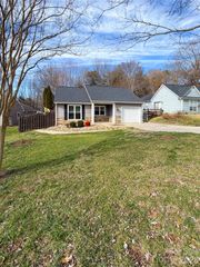 14028 Eden Court, Pineville, NC 28134