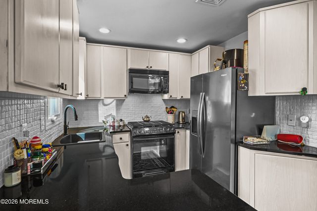 100 1st Street 6, Keyport, NJ 07735