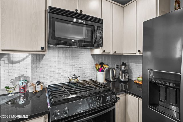100 1st Street 6, Keyport, NJ 07735