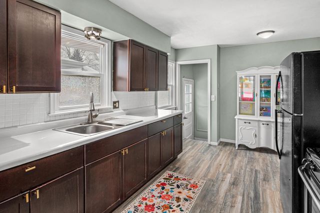 60 Hawthorne Avenue W, Saint Paul, MN 55117