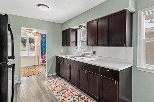 60 Hawthorne Avenue W, Saint Paul, MN 55117