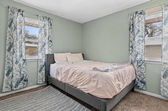 60 Hawthorne Avenue W, Saint Paul, MN 55117