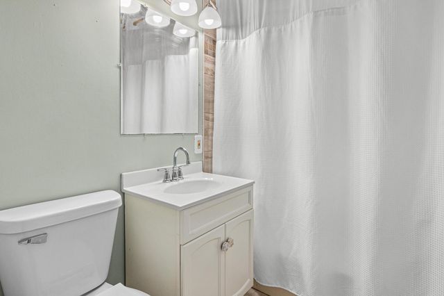 60 Hawthorne Avenue W, Saint Paul, MN 55117