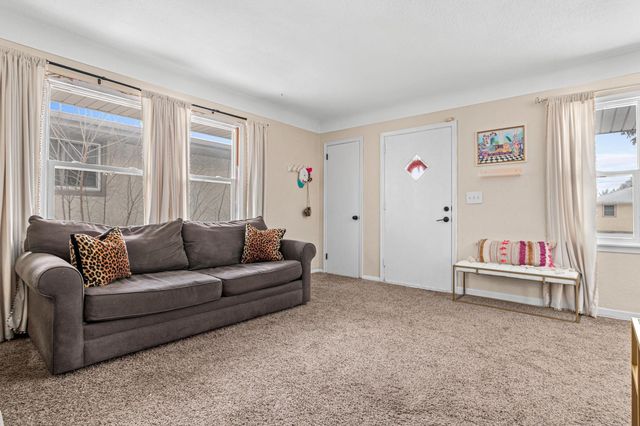 60 Hawthorne Avenue W, Saint Paul, MN 55117