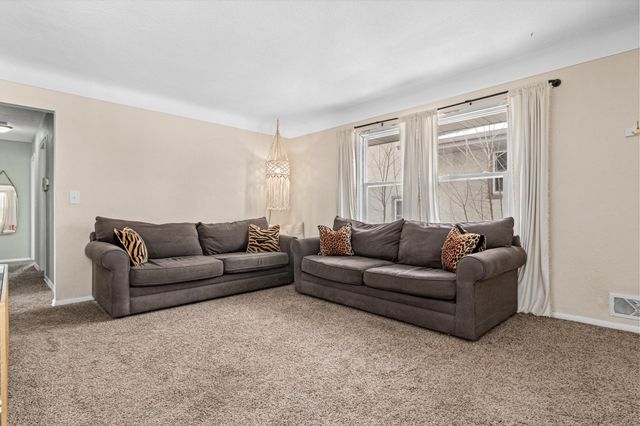 60 Hawthorne Avenue W, Saint Paul, MN 55117