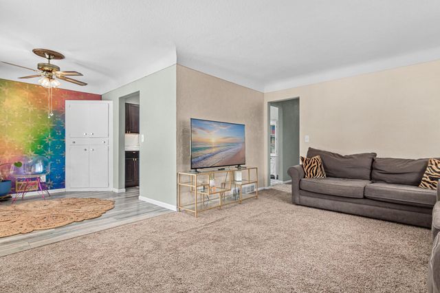 60 Hawthorne Avenue W, Saint Paul, MN 55117