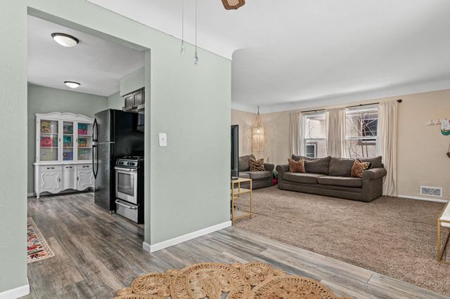 60 Hawthorne Avenue W, Saint Paul, MN 55117