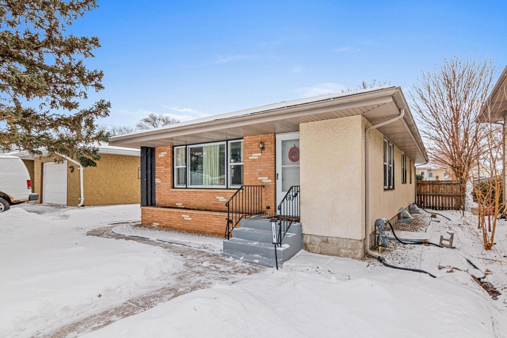 60 Hawthorne Avenue W, Saint Paul, MN 55117