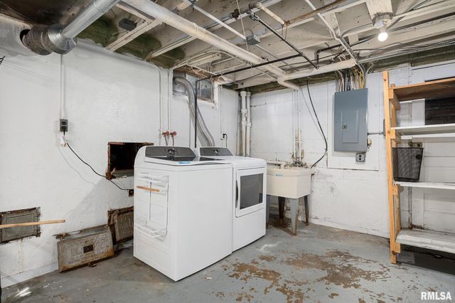 3900 N BIGELOW Street, Peoria, IL 61614