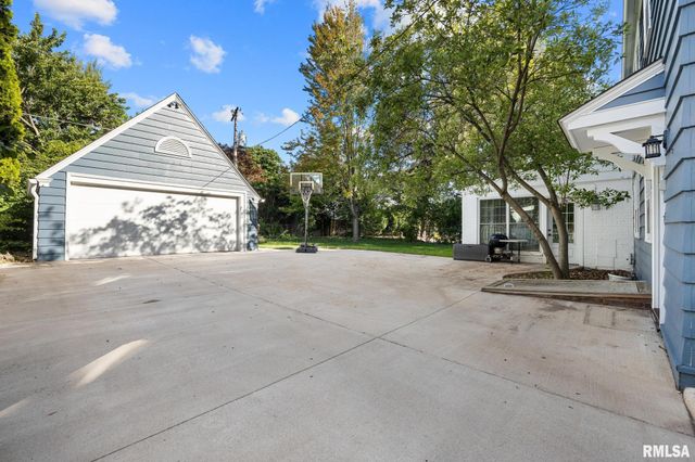 3900 N BIGELOW Street, Peoria, IL 61614