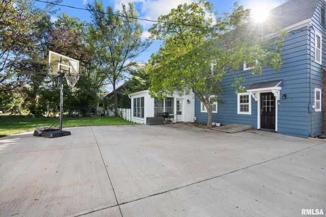 3900 N BIGELOW Street, Peoria, IL 61614