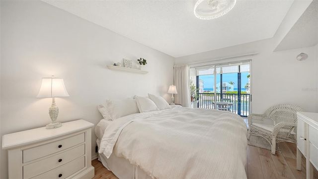9200 MIDNIGHT PASS ROAD 25, Sarasota, FL 34242