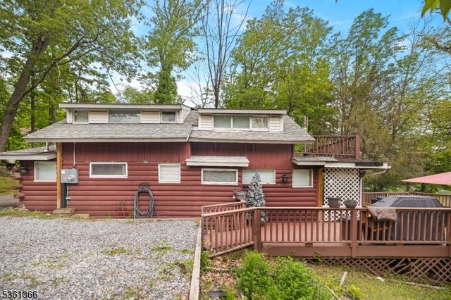 88 Lakeside Dr, Vernon Twp., NJ 07461
