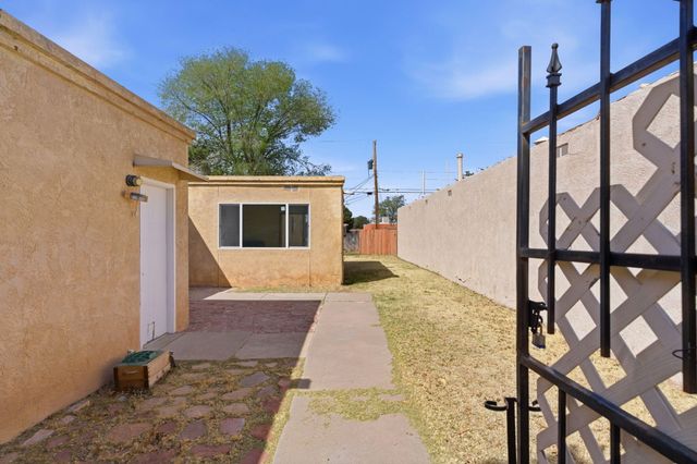 609 Alvarado Drive SE, Albuquerque, NM 87108