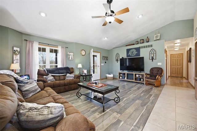 12003 Emerald Road, Carlyle, IL 62231