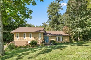 11 Creasman Place, Asheville, NC 28806
