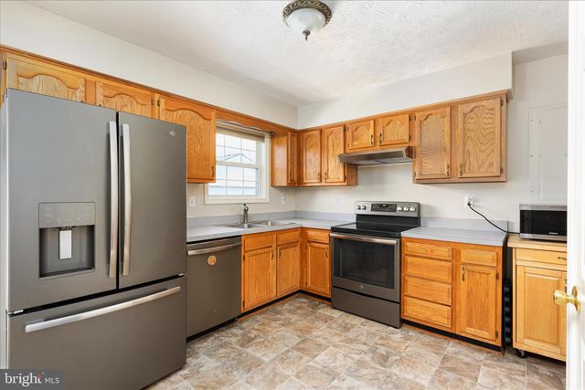 302 MONTANA CT, Bunker Hill, WV 25413