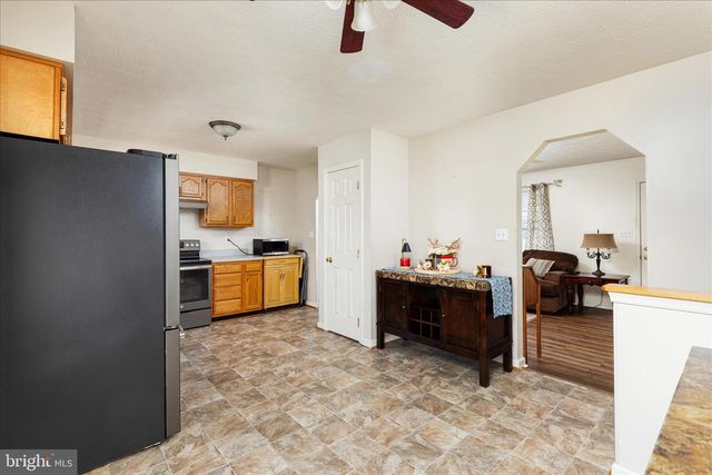 302 MONTANA CT, Bunker Hill, WV 25413