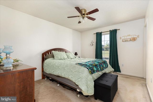 302 MONTANA CT, Bunker Hill, WV 25413