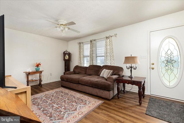 302 MONTANA CT, Bunker Hill, WV 25413