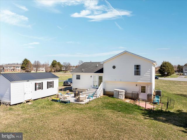 302 MONTANA CT, Bunker Hill, WV 25413