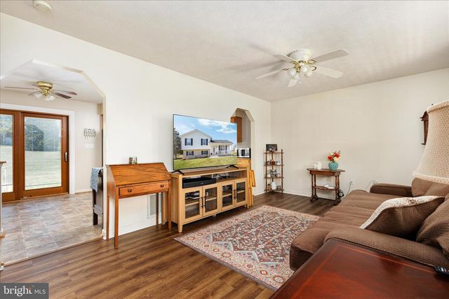 302 MONTANA CT, Bunker Hill, WV 25413