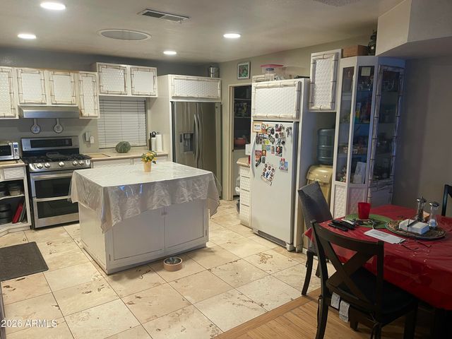 8729 W HIGHLAND Avenue, Phoenix, AZ 85037