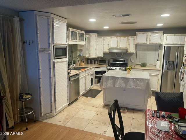 8729 W HIGHLAND Avenue, Phoenix, AZ 85037