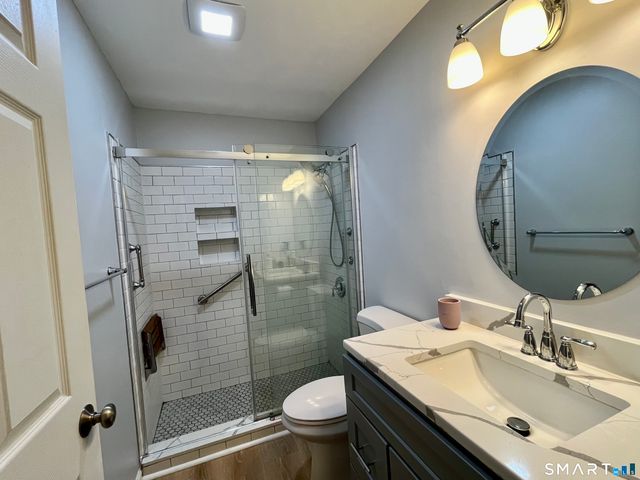 49 Rose Street APT 204, Branford, CT 06405