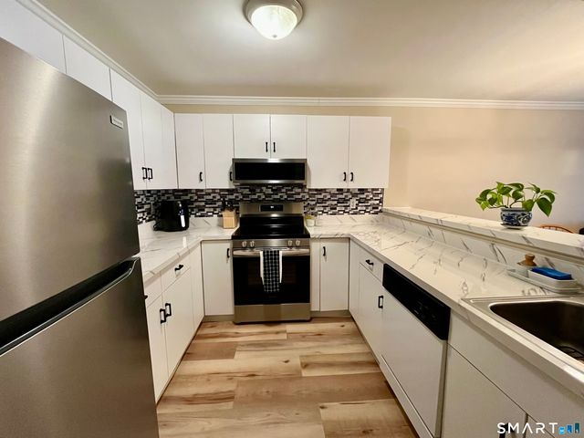 49 Rose Street APT 204, Branford, CT 06405