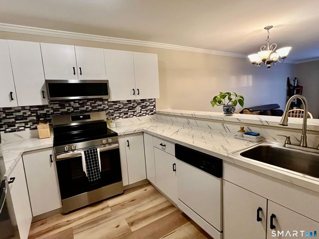 49 Rose Street APT 204, Branford, CT 06405