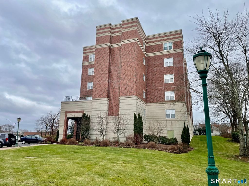 49 Rose Street APT 204, Branford, CT 06405