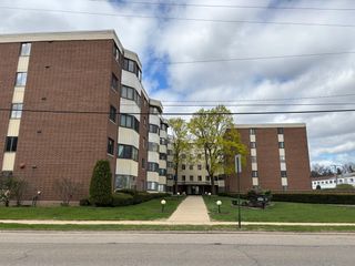5500 Lincoln Ave. Avenue 118E, Morton Grove, IL 60053