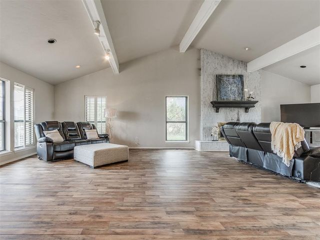 6021 Oak Tree Road, Edmond, OK 73025