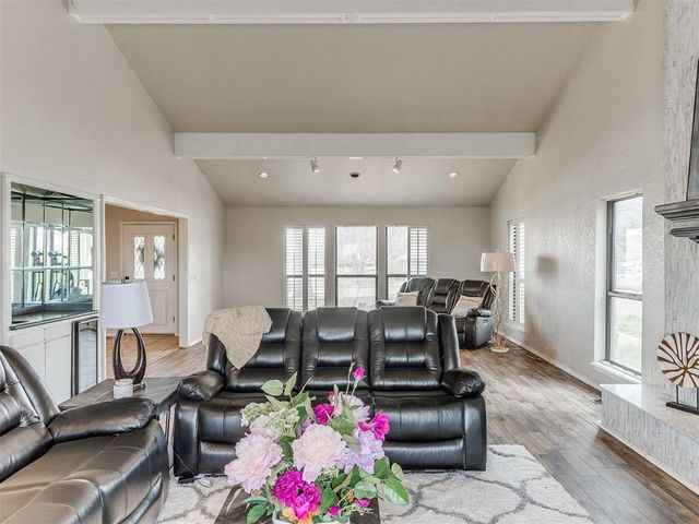 6021 Oak Tree Road, Edmond, OK 73025