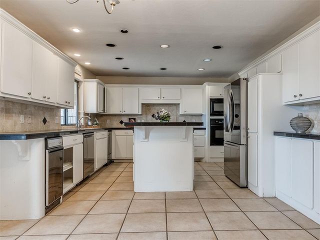 6021 Oak Tree Road, Edmond, OK 73025