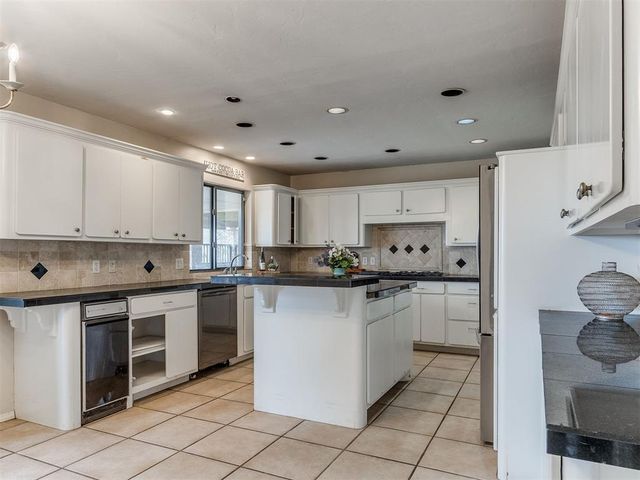 6021 Oak Tree Road, Edmond, OK 73025